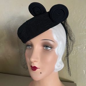 CAPTIVATING 1930s' BLACK "CORDE" TILT HAT WITH VEIL